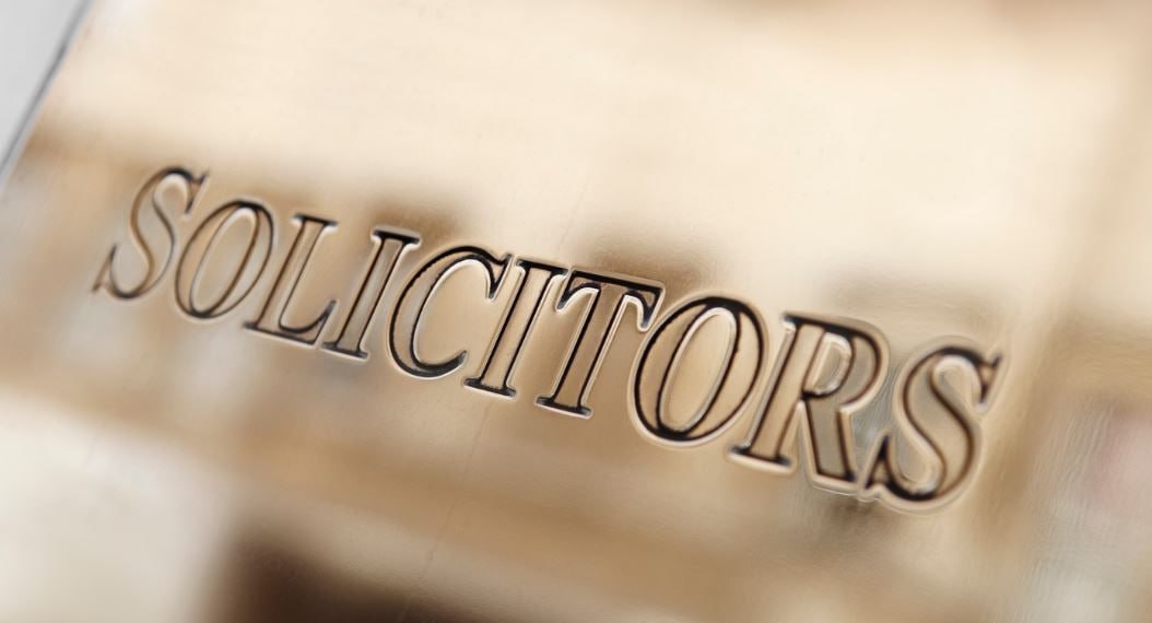 immigration-consultant-vs-immigration-solicitor